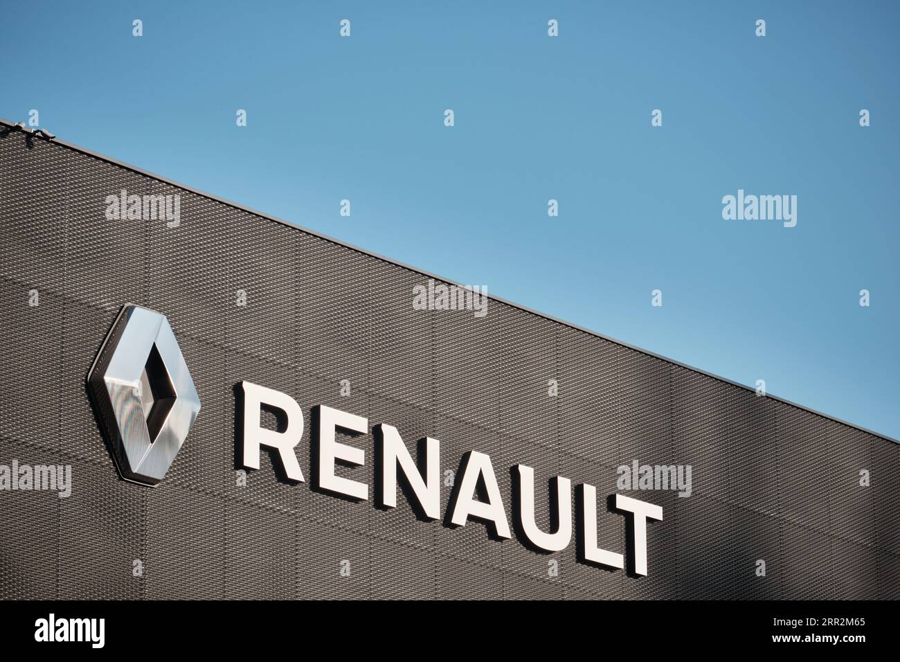 Renault Logo im Autohändler-Center Stockfoto
