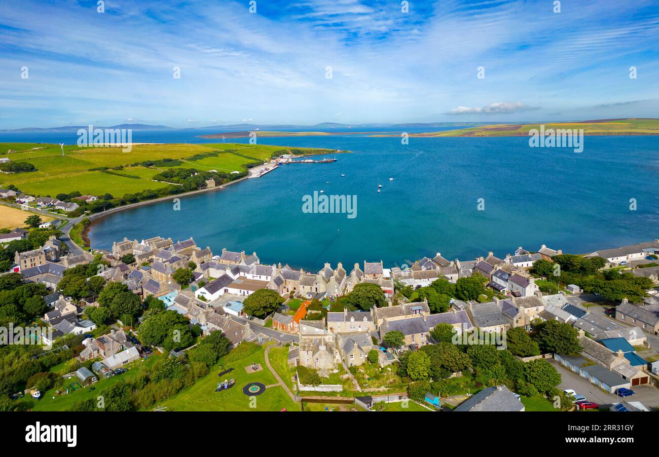 Luftaufnahme des Dorfes St. Margaret’s Hope in South Ronaldsay, Orkney Islands, Schottland, Vereinigtes Königreich. Stockfoto