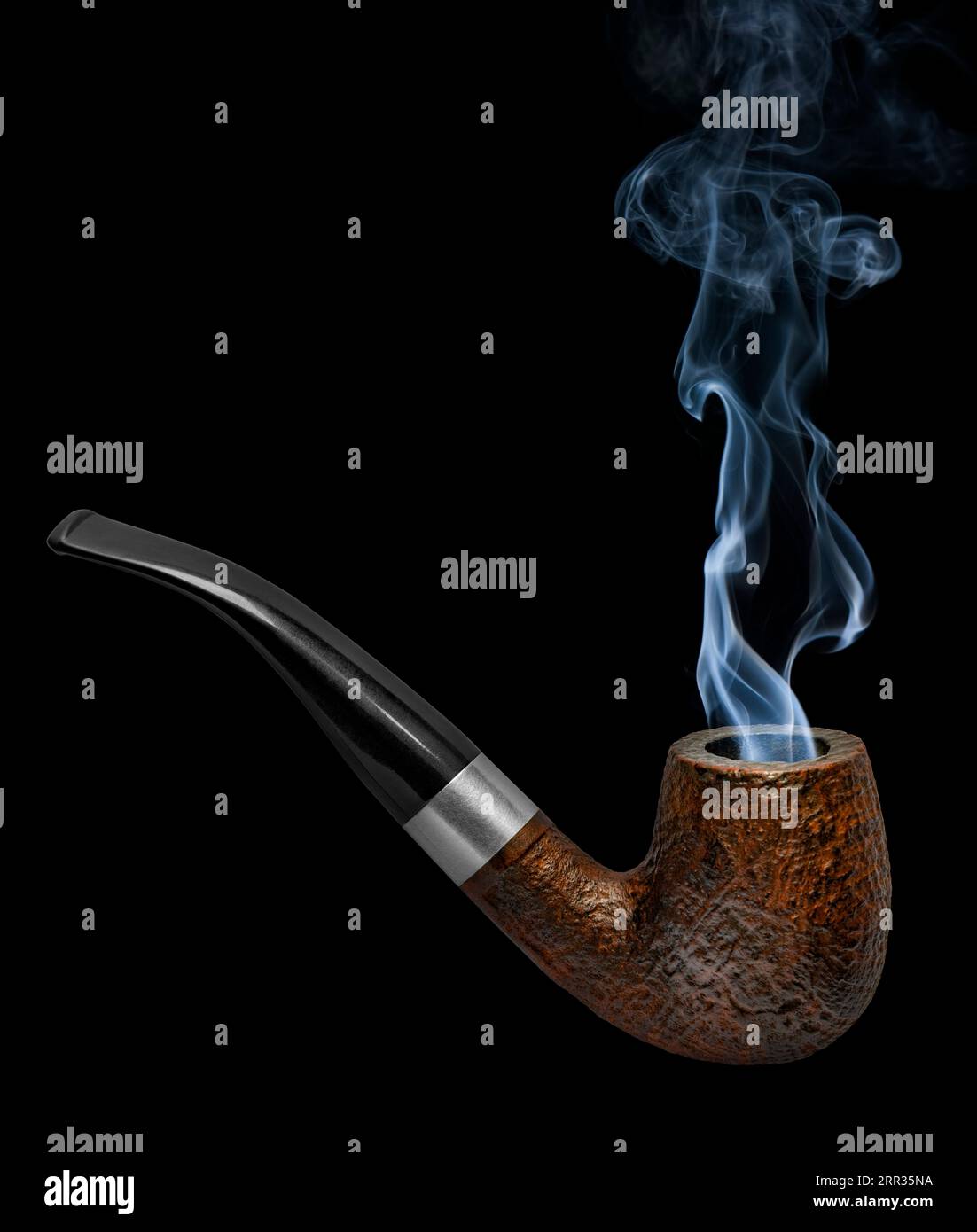 Tabakpfeife aus Briarholz auf schwarzem Rücken Stockfoto
