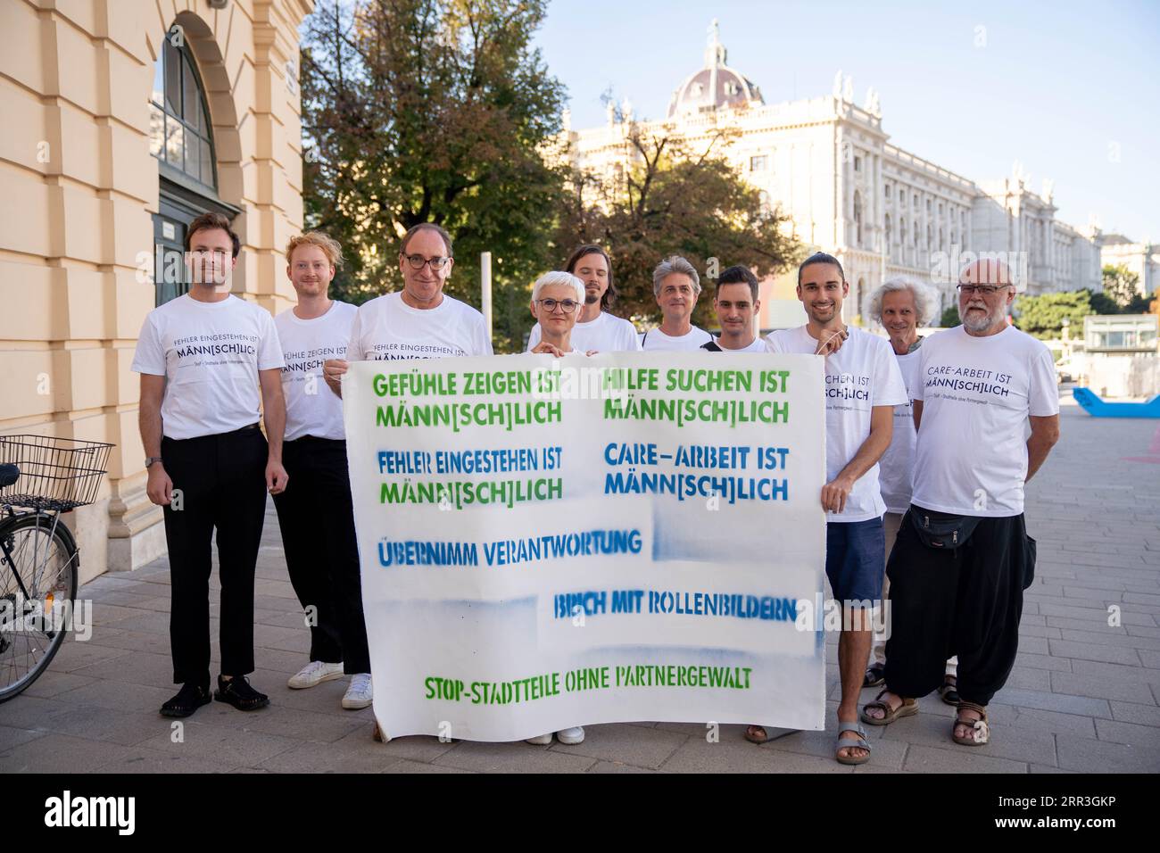 Wien, Österreich. 6. September 2023. Österreichs Gesundheitsministerin (Gesundheit und soziales) bei „Stop - Gemeinsam gegen häusliche Gewalt“ („Care-Arbeit ist Männ[sch]lich“) Veranstaltung in der Innenstadt gemeinsam mit Maria Rösslhumer, Jan Wunderlich, Nikolas Becker, Christian Philipp und Mario Depauli ©Andreas Stroh Stockfoto