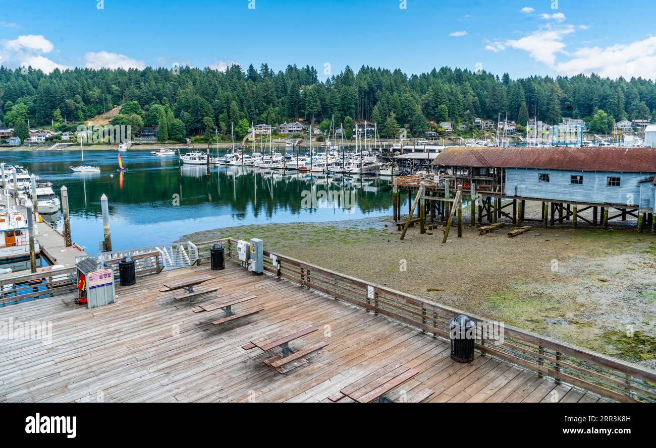 Die Boote legen an einem Yachthafen in Gig Harbor, Washington, an. Stockfoto