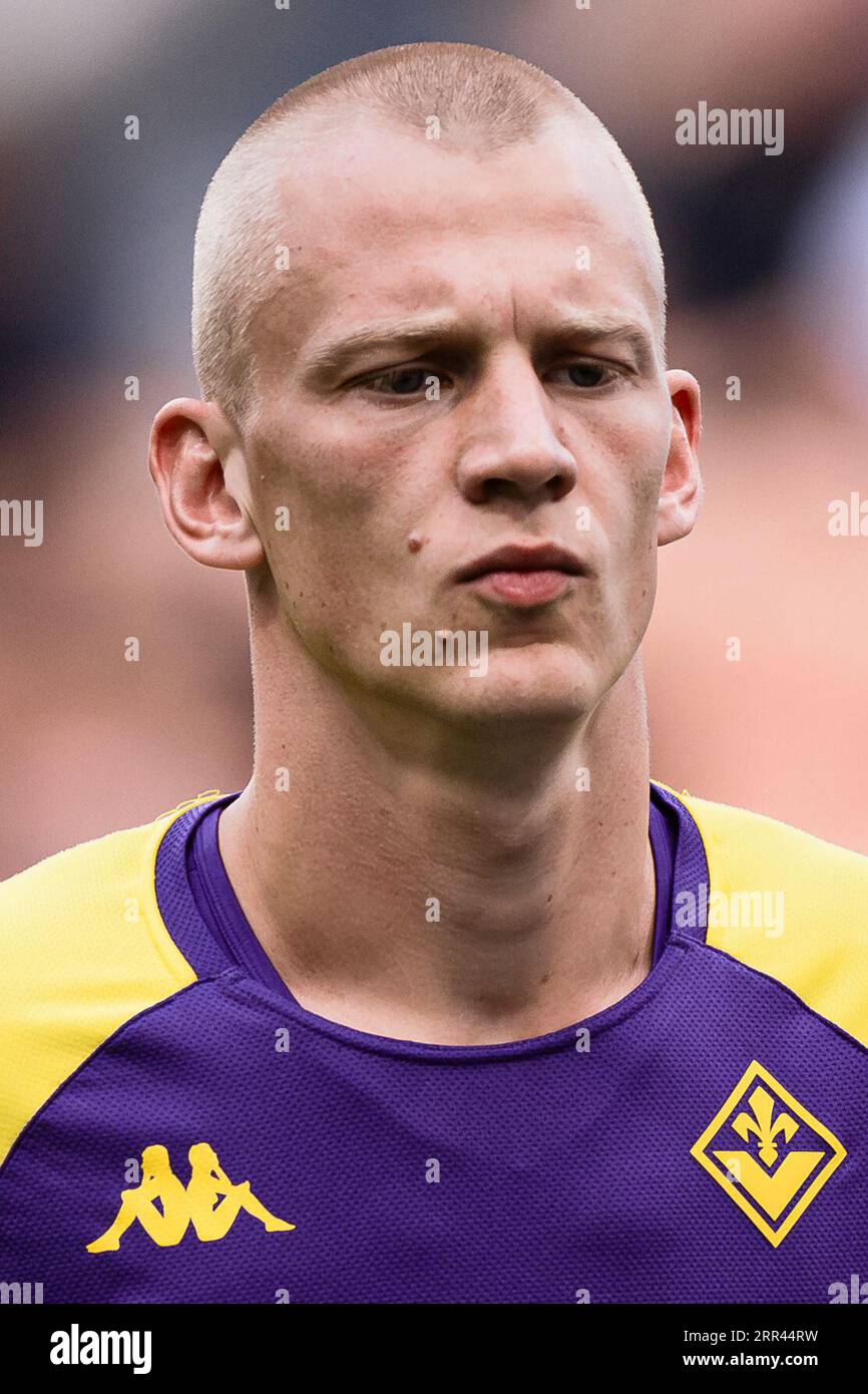 Oliver Christensen von ACF Fiorentina schaut vor dem Fußballspiel der Serie A zwischen dem FC Internazionale und dem ACF Fiorentina. Stockfoto