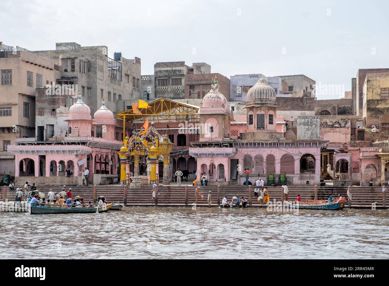 03 10 2007 Vishram Ghat ist eine Ghatgrube, ein Bade- und Gotteshaus, am Ufer des Flusses Yamuna in Mathura, Indien, Asien. Stockfoto