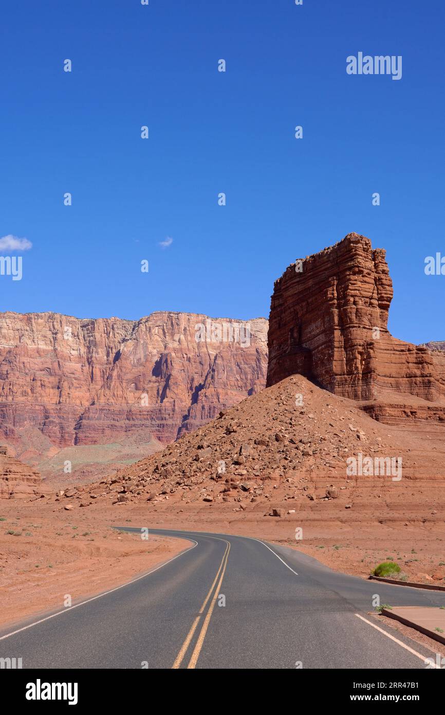 Desert Road in der Nähe von Lees Ferry und Vermilion Cliffs in Arizona Stockfoto