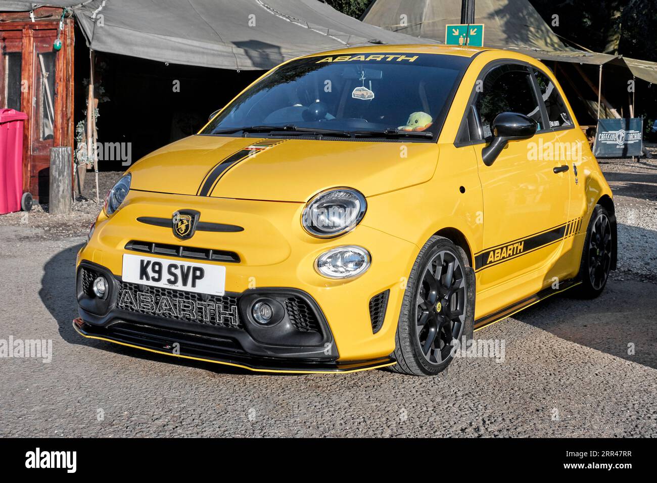 Fiat 500 Abarth Competizione italienisches gelbes Auto Stockfoto