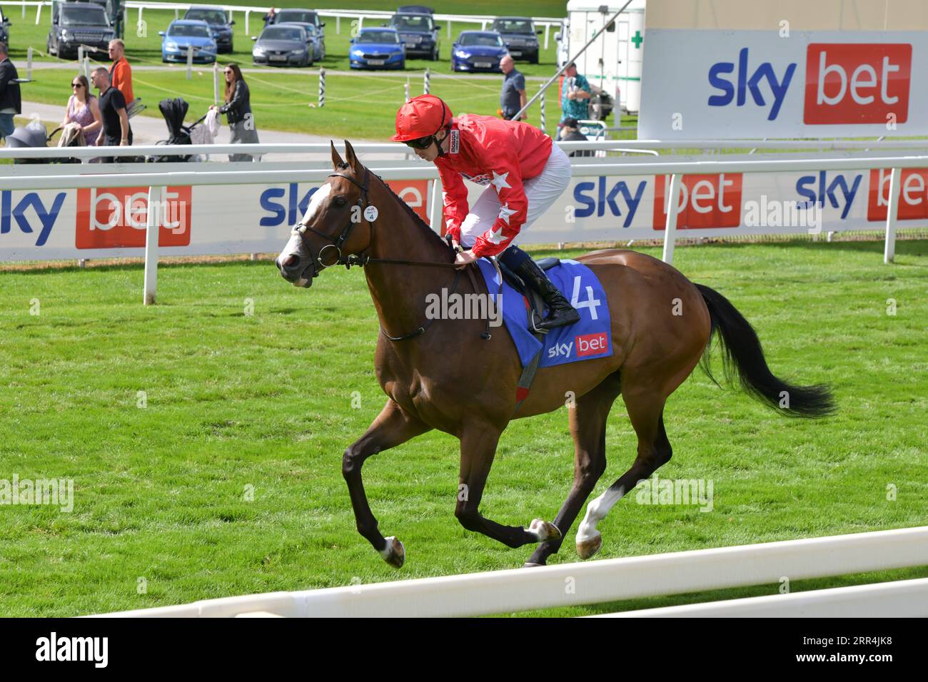 Horse Spirit Tänzerin und Jockey Oisin Orr Stockfoto