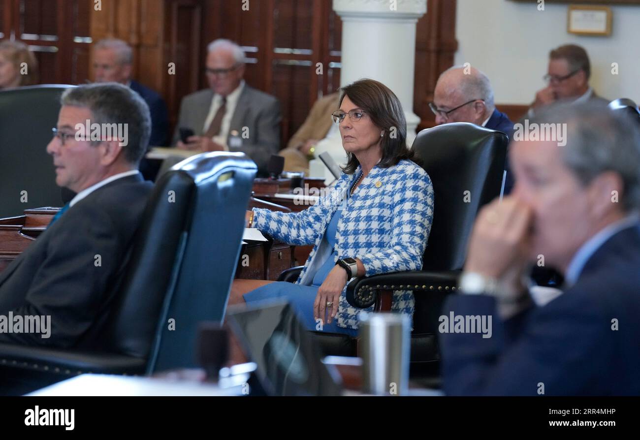Senatorin Angela Paxton hört während der Morgensitzung des Amtsenthebungsverfahrens von Texas Attorney General Ken Paxton im Senat von Texas am 6. September 2023 zu. Quelle: Bob Daemmrich/Alamy Live News Stockfoto
