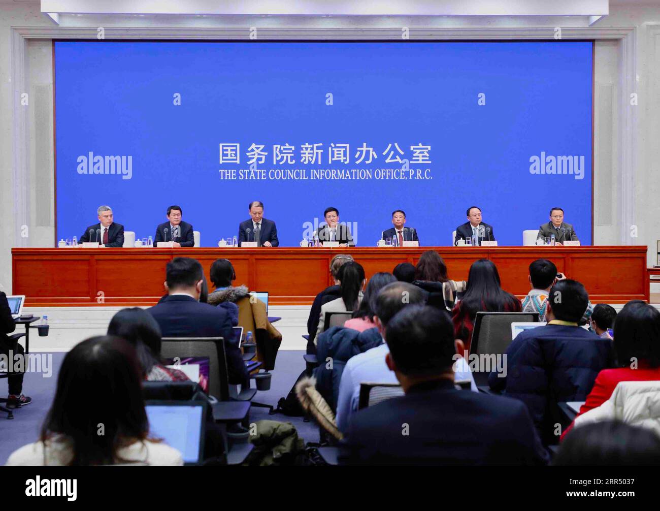 201217 -- PEKING, 17. Dezember 2020 -- Eine Pressekonferenz wird vom Informationsbüro des chinesischen Staatsrats über die Chang e-5-Mission in Peking, der Hauptstadt Chinas, am 17. Dezember 2020 abgehalten. EyesonSciCHINA-BEIJING-CHANG E-5 MISSION-PRESS-KONFERENZ CN JinxLiwang PUBLICATIONxNOTxINxCHN Stockfoto