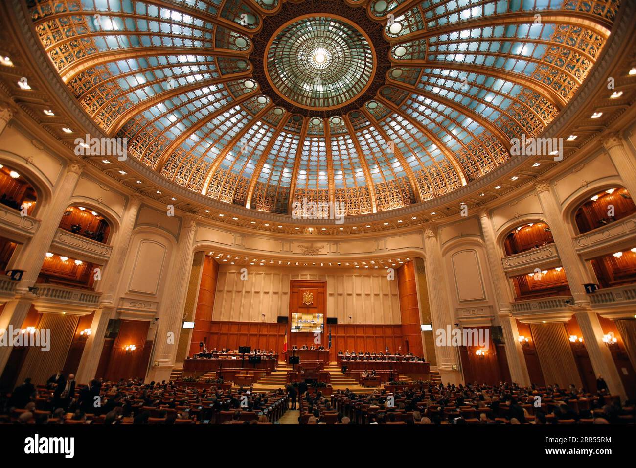 201223 -- BUKAREST, 23. Dezember 2020 -- Foto vom 23. Dezember 2020 zeigt eine allgemeine Sicht auf das rumänische Parlament in Bukarest, Rumänien. Rumäniens neue Regierung unter der Führung des liberalen Premierministers Florin Citu hat am Mittwoch ein Vertrauensvotum im parlament gewonnen. Foto von /Xinhua RUMÄNIEN-BUKAREST-NEUE REGIERUNG-VERTRAUEN-STIMME CristianxCristel PUBLICATIONxNOTxINxCHN Stockfoto