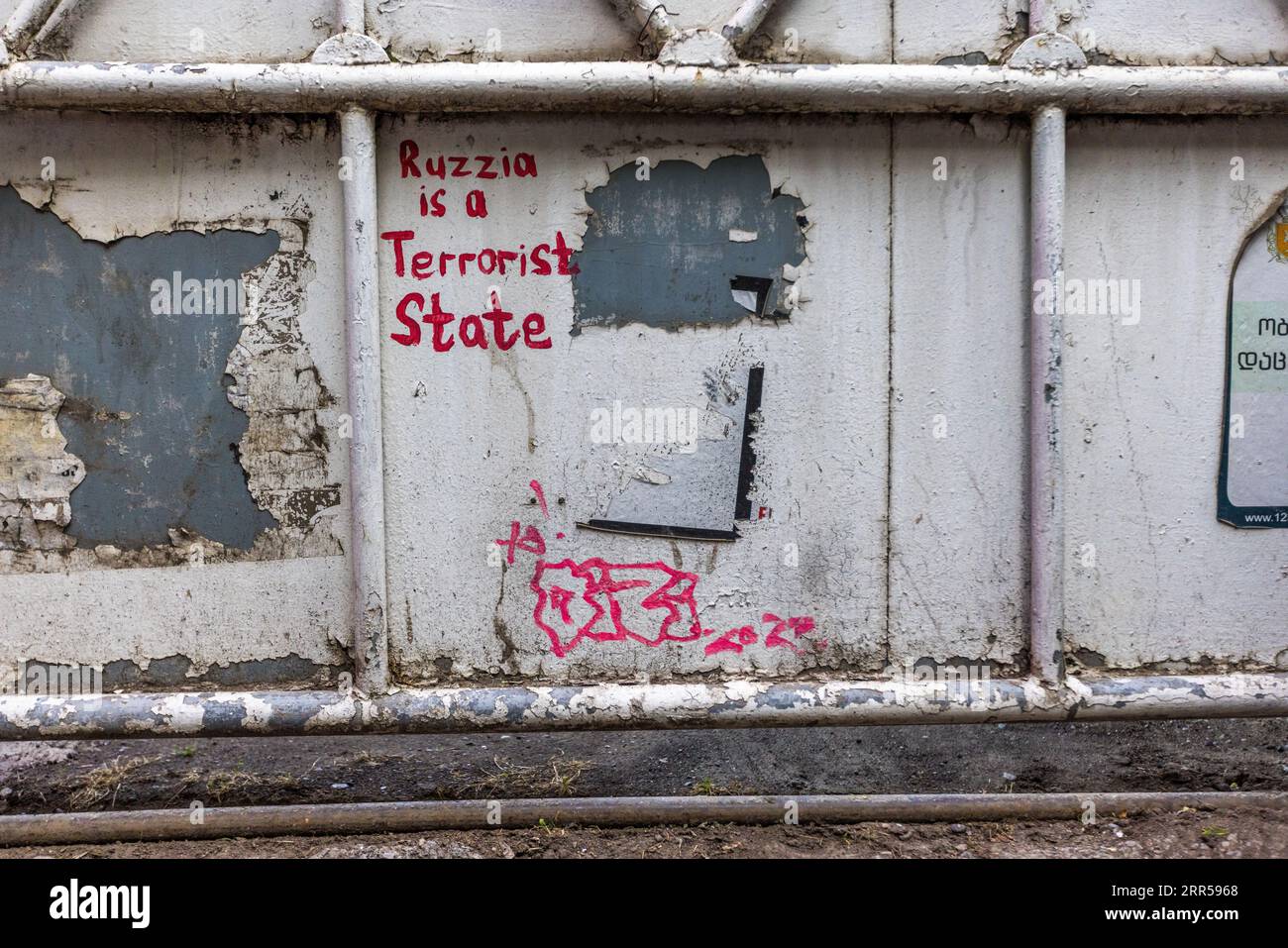 Grafitto in Tiflis, Georgien: Ruzzia ist ein Terrorstaat Stockfoto