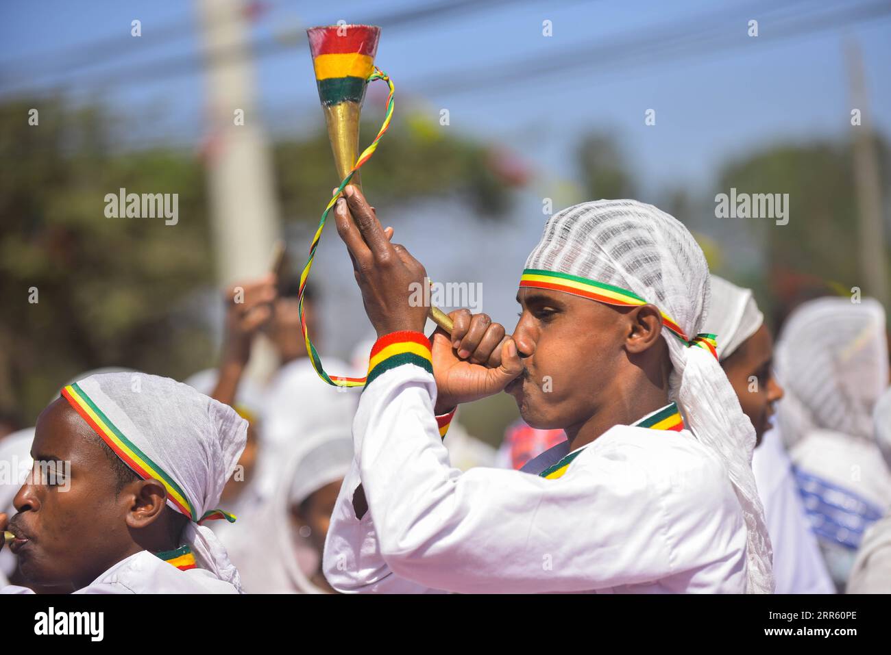 Äthiopien, Timkat - äthiopisch-orthodoxes fest der Taufe Jesu in Addis Abeba 210120 -- ADDIS ABEA, 20. Januar 2021 -- die Menschen feiern Timket, das jährliche äthiopische Epiphaniefestival, am 19. Januar 2021 in Addis Abeba, Äthiopien. Die Äthiopische Offenbarung, die weitestgehend als eine der hoch bewerteten öffentlichen Veranstaltungen Äthiopiens angesehen wird, ist eine dreitägige Affäre mit ausgeprägten religiösen und kulturellen Aktivitäten. ATHIOPIEN-ADDIS ABEBA-TIMKET FESTIVAL-FEIER MICHAELXTEWELDE PUBLICATIONXNOTXINXCHN Stockfoto