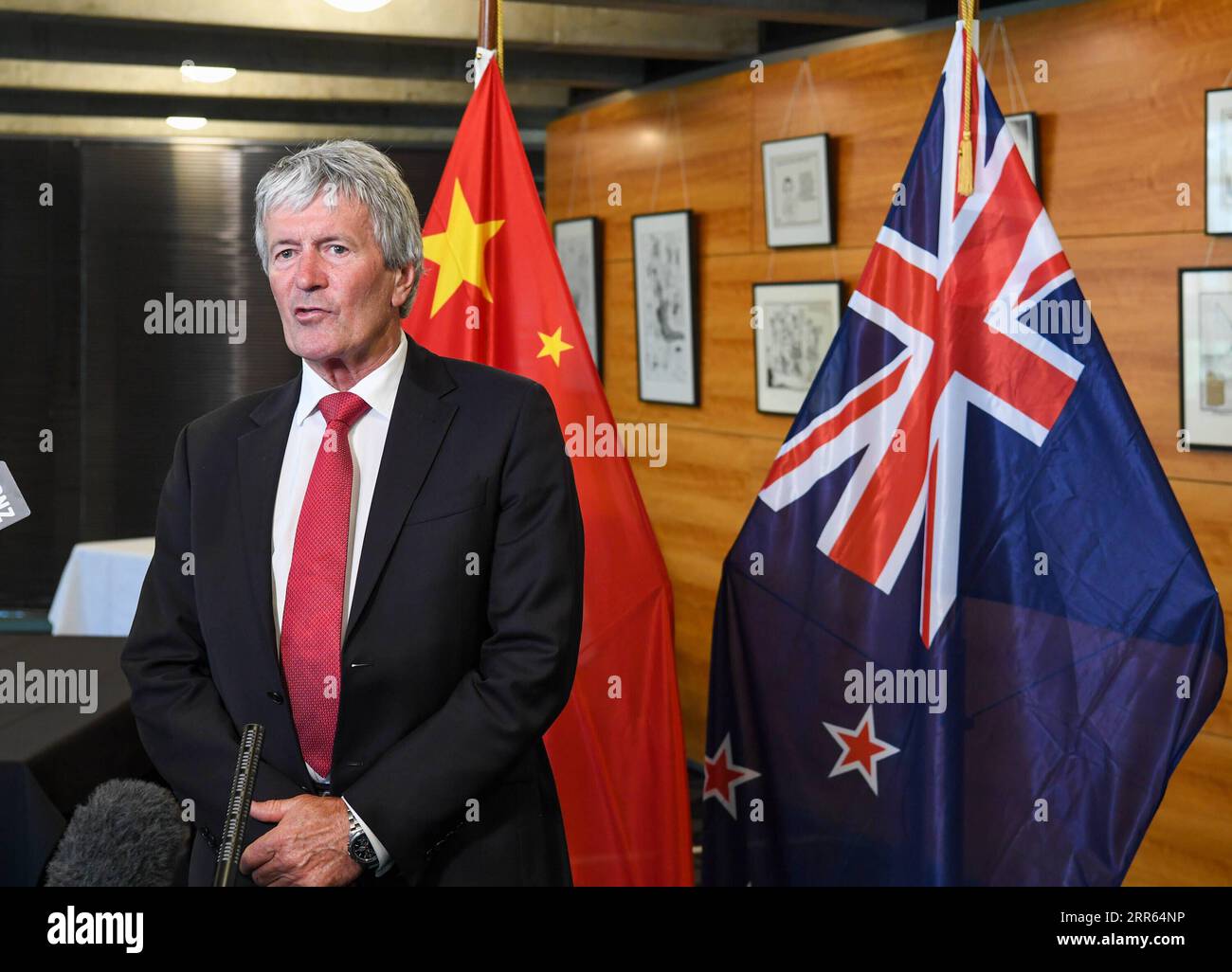 210126 -- WELLINGTON, 26. Januar 2021 -- Minister für Handel und Exportwachstum Damien O Connor spricht auf einer Pressekonferenz über das verbesserte Freihandelsabkommen zwischen China und Neuseeland am 26. Januar 2021 in Wellington, Neuseeland. China und Neuseeland unterzeichneten am Dienstag ein Protokoll über die Verbesserung ihres zwölfjährigen Freihandelsabkommens, das den Völkern beider Länder mehr Vorteile bringen dürfte. NEUSEELAND-WELLINGTON-CHINA-FTA GuoxLei PUBLICATIONxNOTxINxCHN Stockfoto