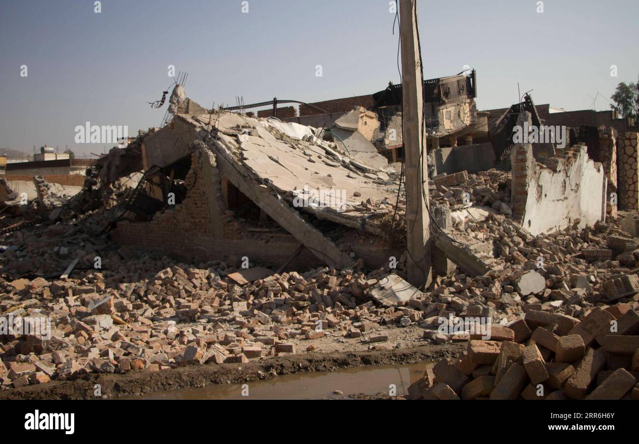 210216 -- JALALABAD, 16. Februar 2021 -- Foto aufgenommen am 15. Februar 2021 zeigt ein beschädigtes Haus an der Stelle einer Militäroperation gegen den Islamischen Staat IS-Gruppe in Ghochko in der Stadt Jalalabad in der Provinz Nangarhar, Afghanistan. Afghanische Regierungskräfte haben während einer Sonderoperation sieben bewaffnete Aufständische getötet, die der IS-Gruppe DES Islamischen Staates in der östlichen Provinz Nangarhar angehören, sagte eine Erklärung der Provinzregierung, die hier am Montag veröffentlicht wurde. Foto von /Xinhua AFGHANISTAN-NANGARHAR-MILITÄROPERATION SaifurahmanxSafi PUBLICATIONxNOTxINxCHN Stockfoto