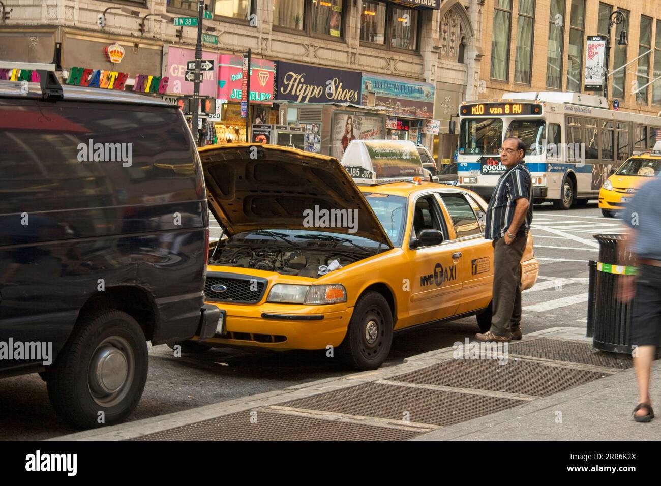 Das Taxi Midtown Manhattan West NYC war kaputt Stockfoto