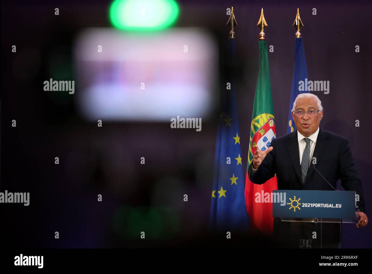 210227 -- LISSABON, 27. Februar 2021 -- der portugiesische Premierminister Antonio Costa spricht auf einer Pressekonferenz am Ende einer zweitägigen Videokonferenz der Mitglieder des Europäischen Rates zur COVID-19-Pandemie im Centro Cultural de Belem in Lissabon, Portugal, am 26. Februar 2021. Der portugiesische Premierminister Antonio Costa sagte auf der Tagung des Europäischen Rates, die vom 25. Bis 26. Februar über eine Videokonferenz stattfand, dass alle Teilnehmer sich einig waren, dass zur Ausmerzung der Pandemie der Impfprozess gegen das neue Coronavirus in der EU beschleunigt werden muss. Foto von /Xinhu Stockfoto