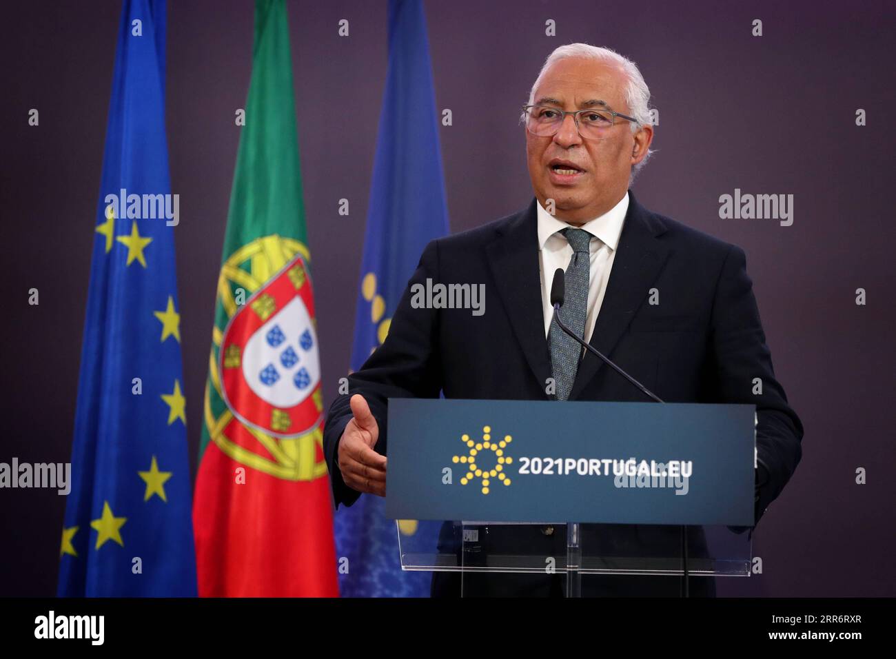 210227 -- LISSABON, 27. Februar 2021 -- der portugiesische Premierminister Antonio Costa spricht auf einer Pressekonferenz am Ende einer zweitägigen Videokonferenz der Mitglieder des Europäischen Rates zur COVID-19-Pandemie im Centro Cultural de Belem in Lissabon, Portugal, am 26. Februar 2021. Der portugiesische Premierminister Antonio Costa sagte auf der Tagung des Europäischen Rates, die vom 25. Bis 26. Februar über eine Videokonferenz stattfand, dass alle Teilnehmer sich einig waren, dass zur Ausmerzung der Pandemie der Impfprozess gegen das neue Coronavirus in der EU beschleunigt werden muss. Foto von /Xinhu Stockfoto