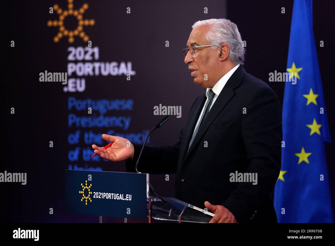 210227 -- LISSABON, 27. Februar 2021 -- der portugiesische Premierminister Antonio Costa spricht auf einer Pressekonferenz am Ende einer zweitägigen Videokonferenz der Mitglieder des Europäischen Rates zur COVID-19-Pandemie im Centro Cultural de Belem in Lissabon, Portugal, am 26. Februar 2021. Der portugiesische Premierminister Antonio Costa sagte auf der Tagung des Europäischen Rates, die vom 25. Bis 26. Februar über eine Videokonferenz stattfand, dass alle Teilnehmer sich einig waren, dass zur Ausmerzung der Pandemie der Impfprozess gegen das neue Coronavirus in der EU beschleunigt werden muss. Foto von /Xinhu Stockfoto