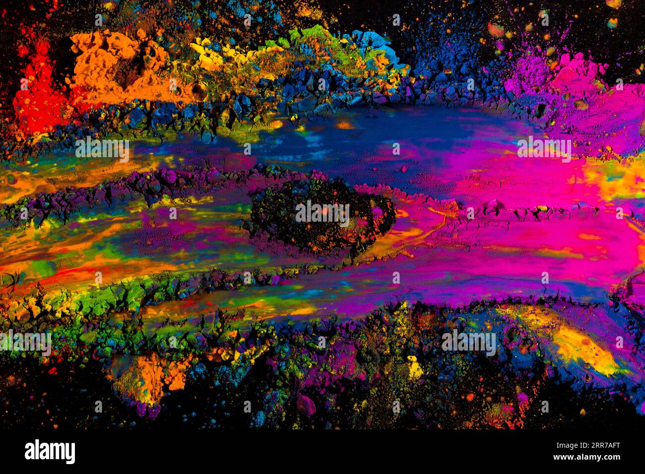Abstrakter mehrfarbiger holi-Pulverexplosion-schwarzer Hintergrund Stockfoto
