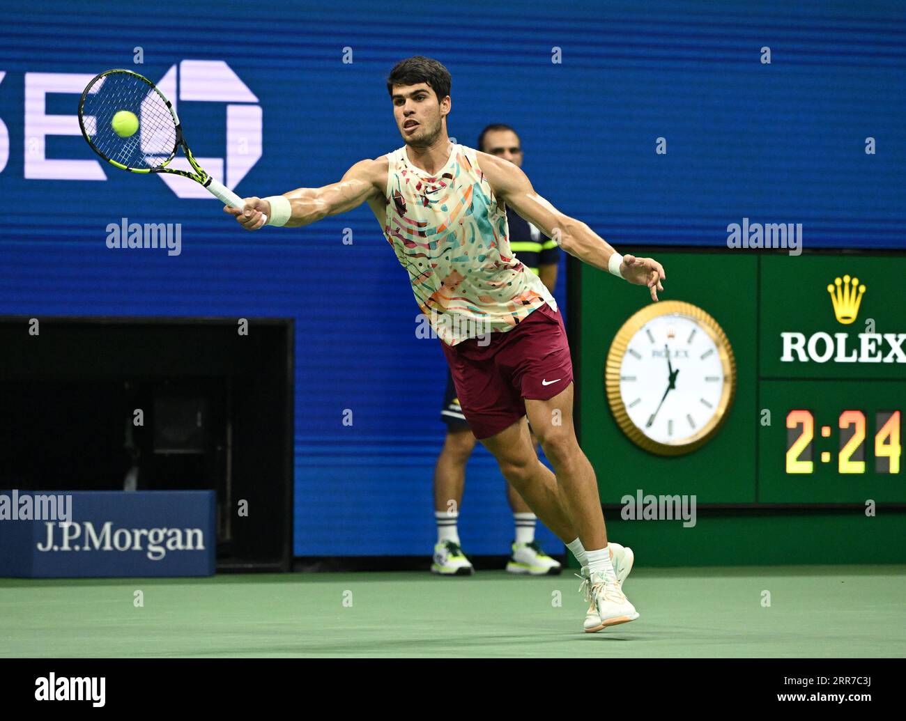 Flushing Meadow, United Erklärte. September 2023. Carlos Alcaraz aus Spanien trifft Alexander Zverev im Viertelfinale im Arthur Ashe Stadium bei den US Open Tennis Championships 2023 im USTA Billie Jean King National Tennis Center am Mittwoch, den 6. September 2023 in New York City. Foto von Larry Marano/UPI Credit: UPI/Alamy Live News Stockfoto