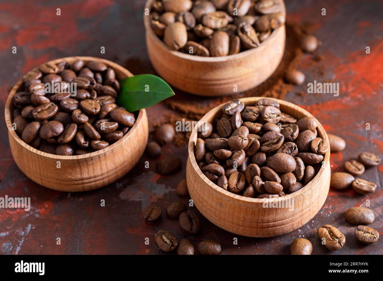 Nahaufnahme der Auswahl an frischen Kaffeebohnen Stockfoto