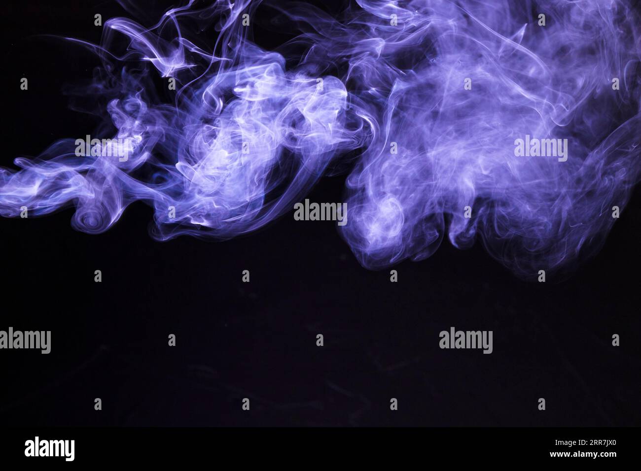 Bewegung weicher lila rauchschwarzer Hintergrund Stockfoto
