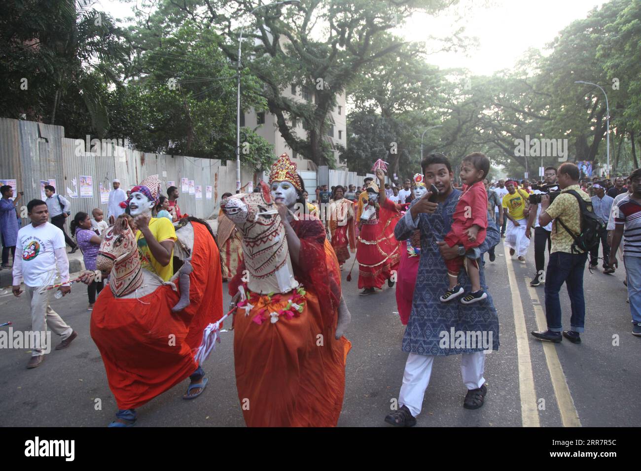 Dhaka Bangladesch September 6,2023.Bangladeschisch-hinduistische Gläubige nehmen an einer Prozession während der Feier von Janmashtami oder Lord Krishnas Birthda Teil Stockfoto