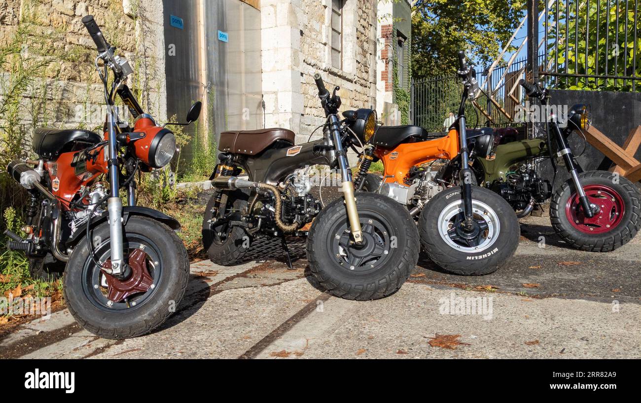 Bordeaux, Frankreich - 09 04 2023 : honda dax St 125 Vintage Motorrad altes altes japan Motorrad Stockfoto
