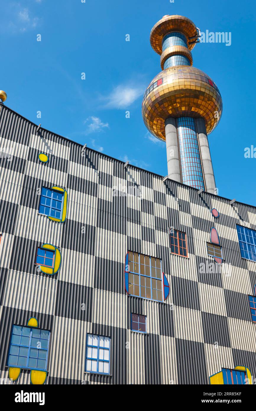 Mehrfarben-Spitelau-Verbrennungsofen und -Turm im Wiener Stadtzentrum. Österreich Stockfoto