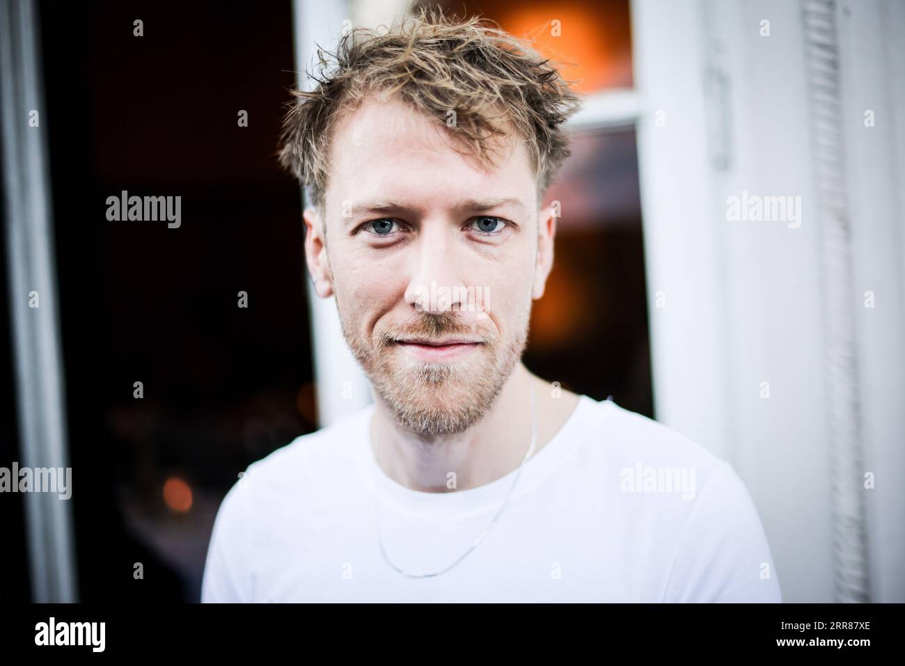 Hamburg, Deutschland. September 2023. Luca Kieser, Autorin, während einer Fotosession am Longlist-Abend des Deutschen Buchpreises 2023. Die Nominierten lasen am Mittwoch aus ihren Romanen im Literaturhaus. Quelle: Christian Charisius/dpa/Alamy Live News Stockfoto