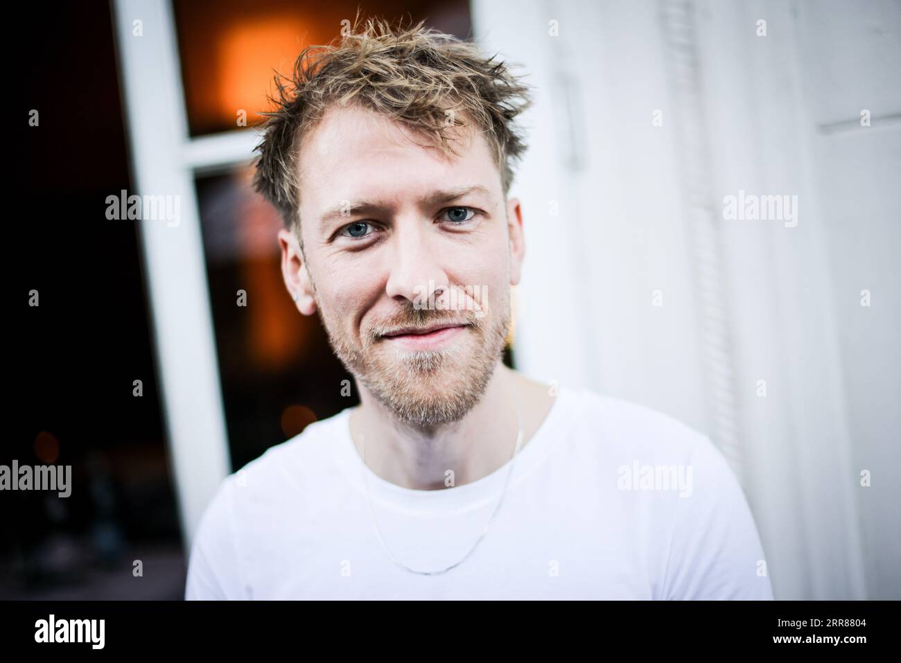 Hamburg, Deutschland. September 2023. Luca Kieser, Autorin, während einer Fotosession am Longlist-Abend des Deutschen Buchpreises 2023. Die Nominierten lasen am Mittwoch aus ihren Romanen im Literaturhaus. Quelle: Christian Charisius/dpa/Alamy Live News Stockfoto