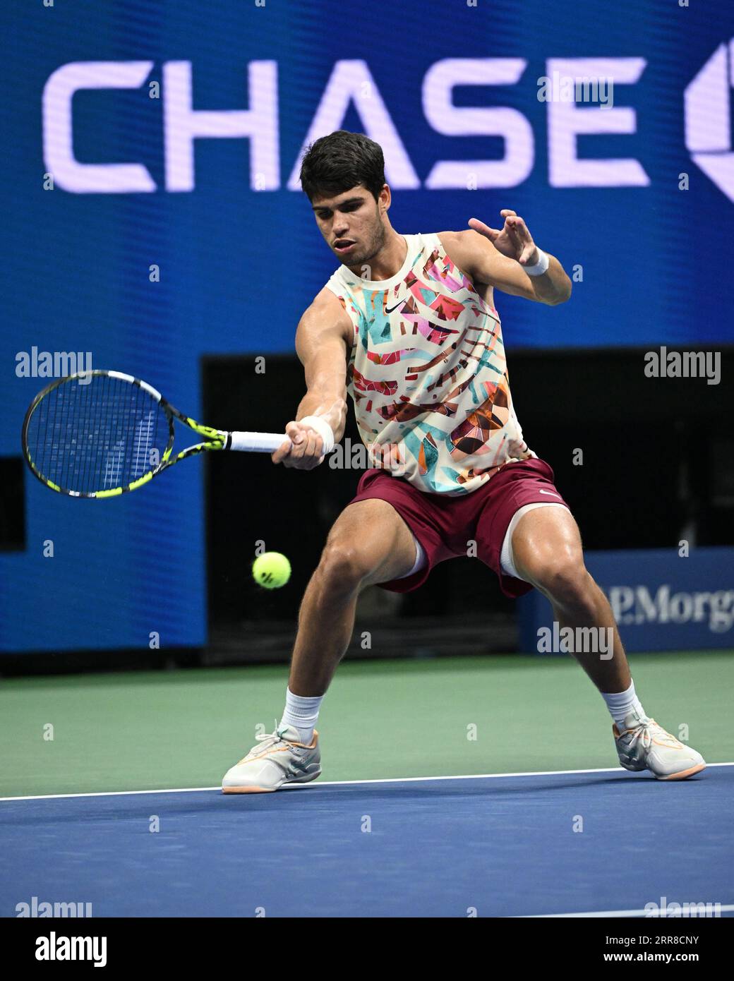 Flushing Meadow, United Erklärte. September 2023. Carlos Alcaraz aus Spanien traf Alexander Zverev aus Deutschland im Viertelfinale im Arthur Ashe Stadium bei den US Open Tennis Championships 2023 im USTA Billie Jean King National Tennis Center am Mittwoch, den 6. September 2023 in New York City. Foto von Larry Marano/UPI Credit: UPI/Alamy Live News Stockfoto