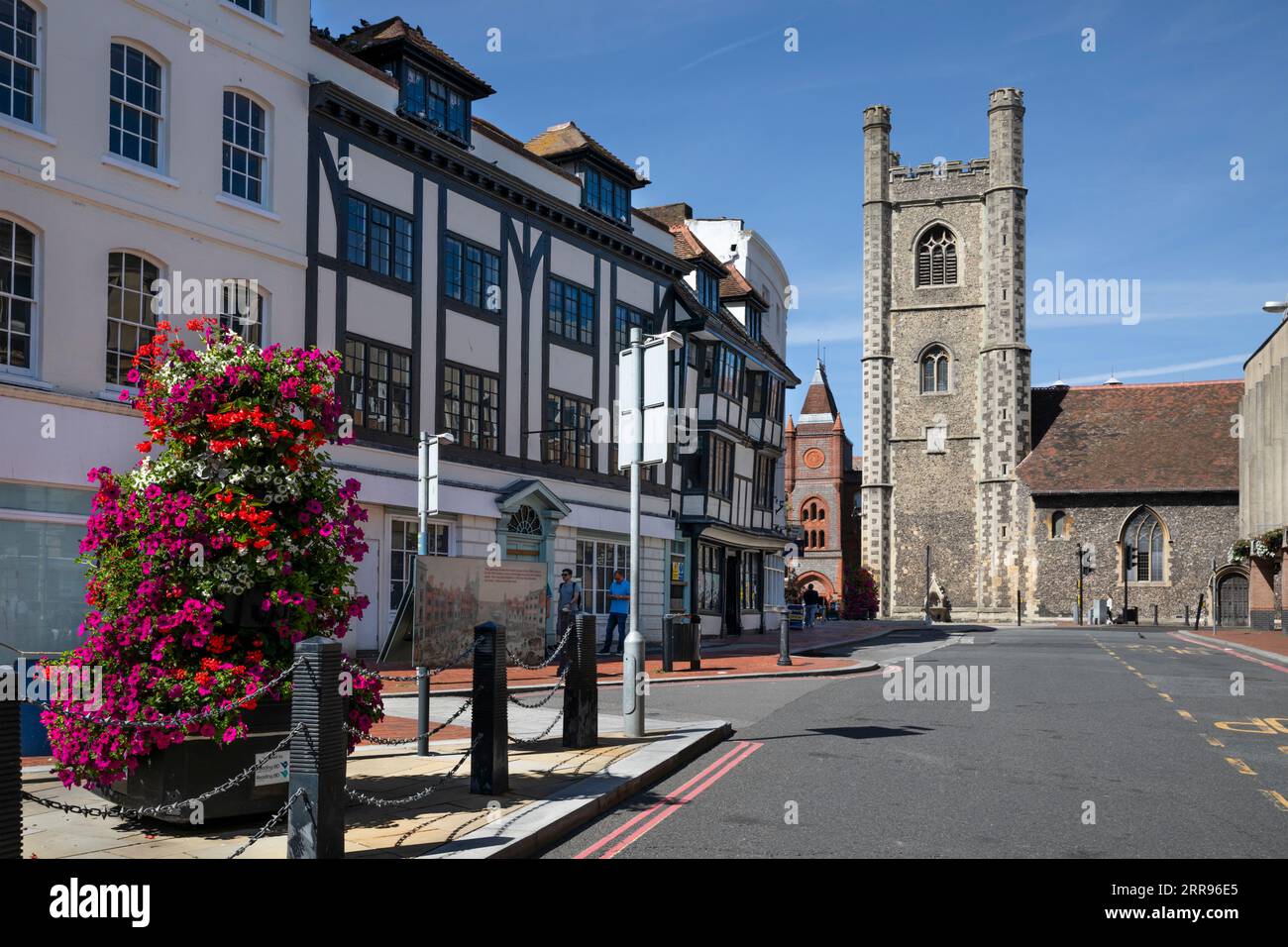 The Market Place und St Laurence Church im Stadtzentrum, Reading, Berkshire, England, Vereinigtes Königreich, Europa Stockfoto