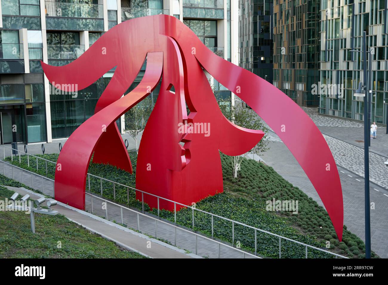London, UK, Head in the Wind von Allen Jones. Moderne Kunstwerke auf der Greenwich-Halbinsel. Stockfoto