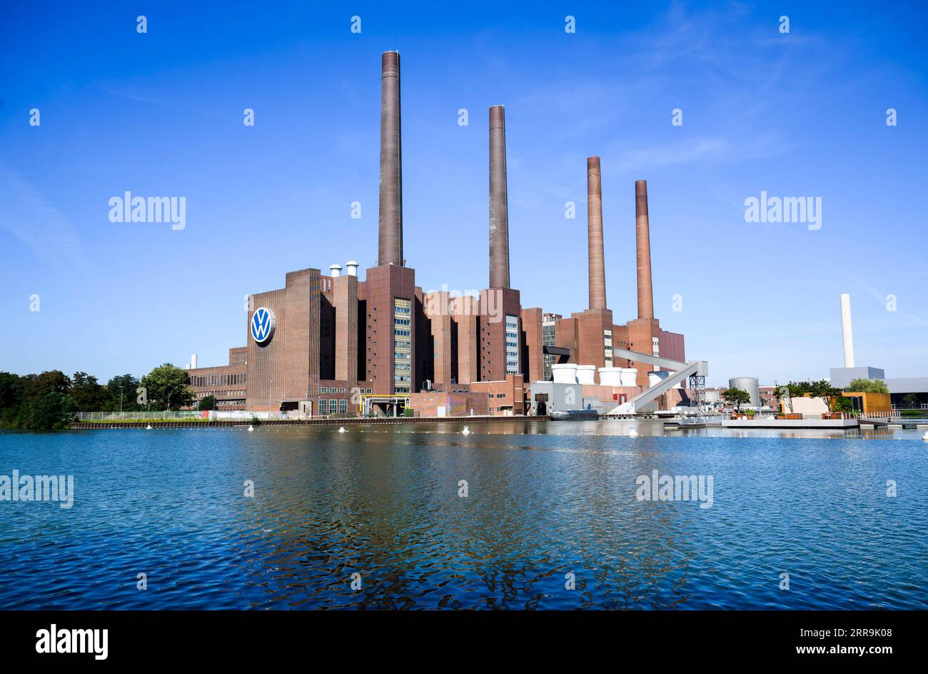 Wolfsburg, Deutschland. September 2023. Das VW-Kraftwerk auf dem Gelände des Volkswagen-Hauptwerks. Quelle: Julian Stratenschulte/dpa/Alamy Live News Stockfoto