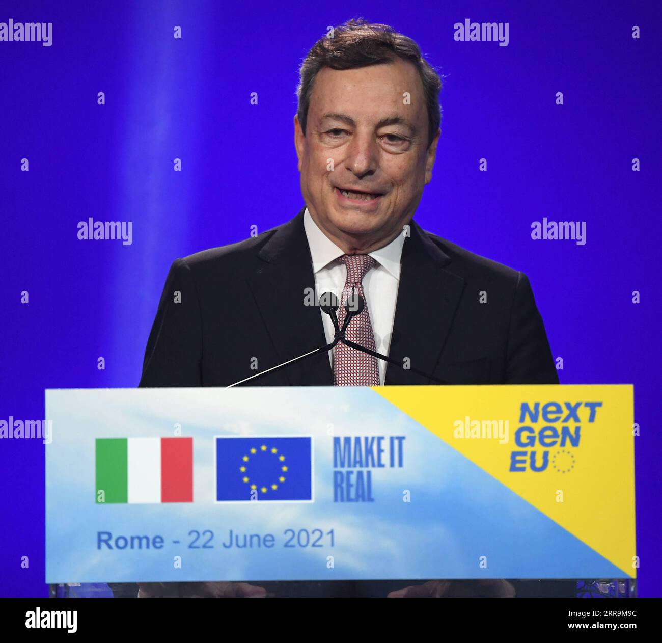 210622 -- ROM, 22. Juni 2021 -- der italienische Premierminister Mario Draghi nimmt am 22. Juni 2021 an einer gemeinsamen Pressekonferenz in Rom Teil. EU-Kommissionspräsidentin Ursula von der Leyen gab während ihrer Reise in Rom, Berlin und Riga am Dienstag bekannt, dass die EU drei Mitgliedstaaten nach der Pandemie einen Wiederauffüllungsplan zustimmt. Foto von /Xinhua ITALY-ROME-EU-POST-PANDEMIC RECOVERY PLAN AlbertoxLingria PUBLICATIONxNOTxINxCHN Stockfoto