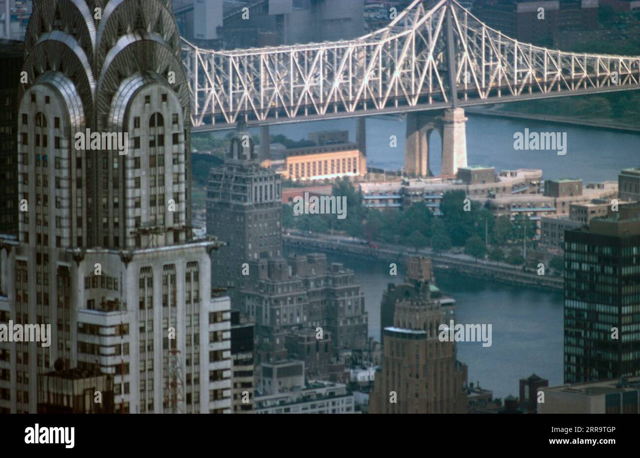 New York USA Chrysler Building und 59th Street Bridge (Queensboro Bridge) über den East River Stockfoto