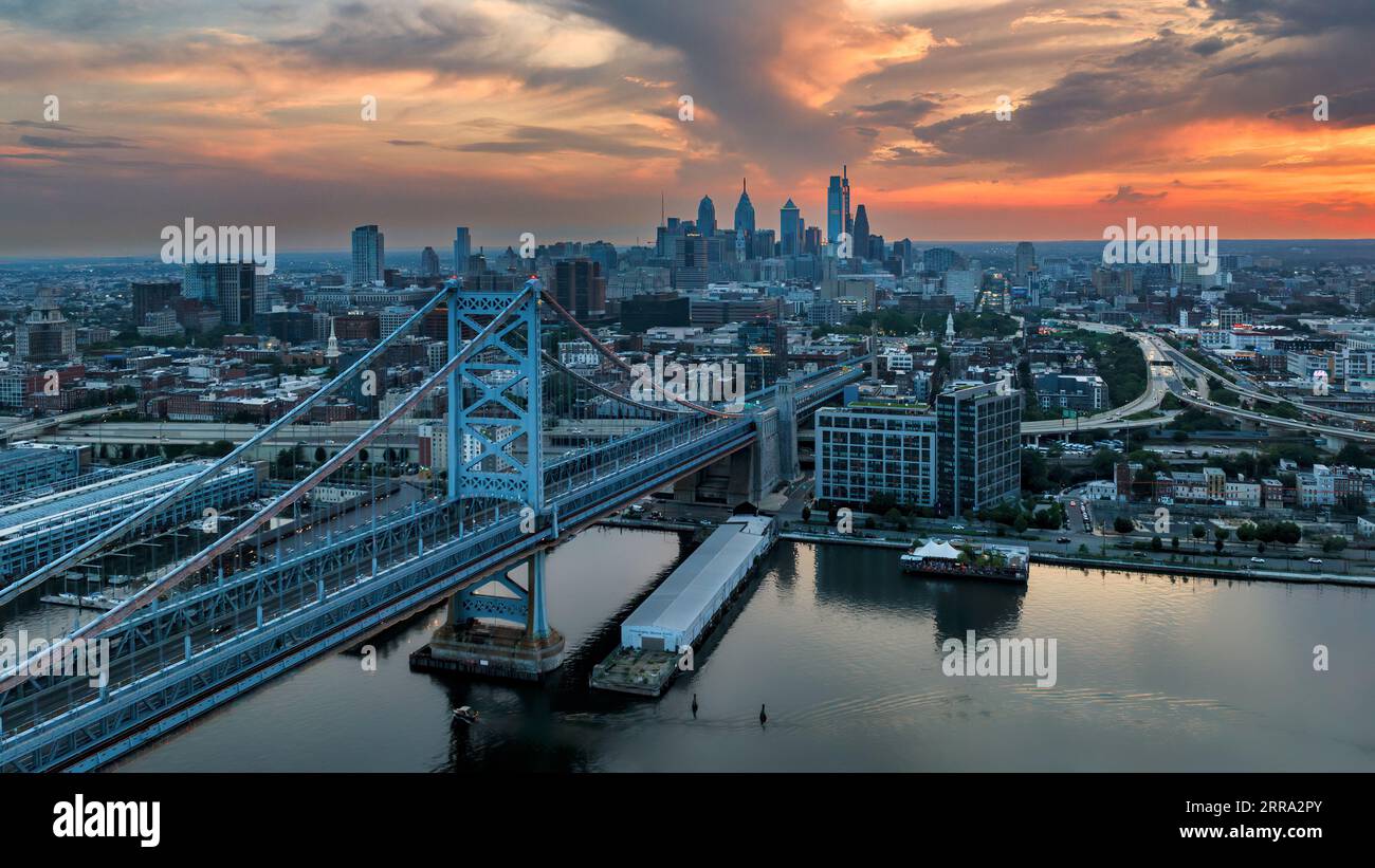 Philadelphia Skyline und Ben Franklin Bridge Stockfoto