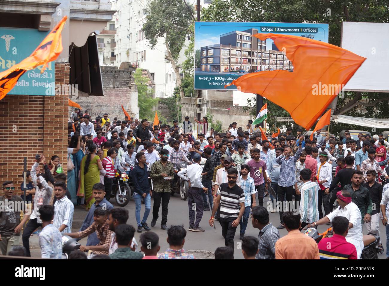 Rajkot, Indien. September 2023. Viele Menschen genießen Rath Yatra auf Janmashtami am Sadar-Basar. Quelle: Nasirchan/Alamy Live News Stockfoto Rajkot, Indien. September 2023. Viele Menschen genießen Rath Yatra auf Janmashtami am Sadar-Basar. Quelle: Nasirchan/Alamy Live News Stockfoto