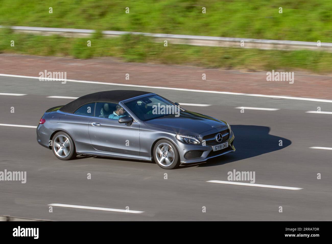 2018 Silber Grau Mercedes-Benz C 220 AMG Line D Auto C220d 9G-Tronic BlueEFFICIENCY Auto Start/Stop Grau Auto Cabriolet Diesel 2143 ccm Stockfoto