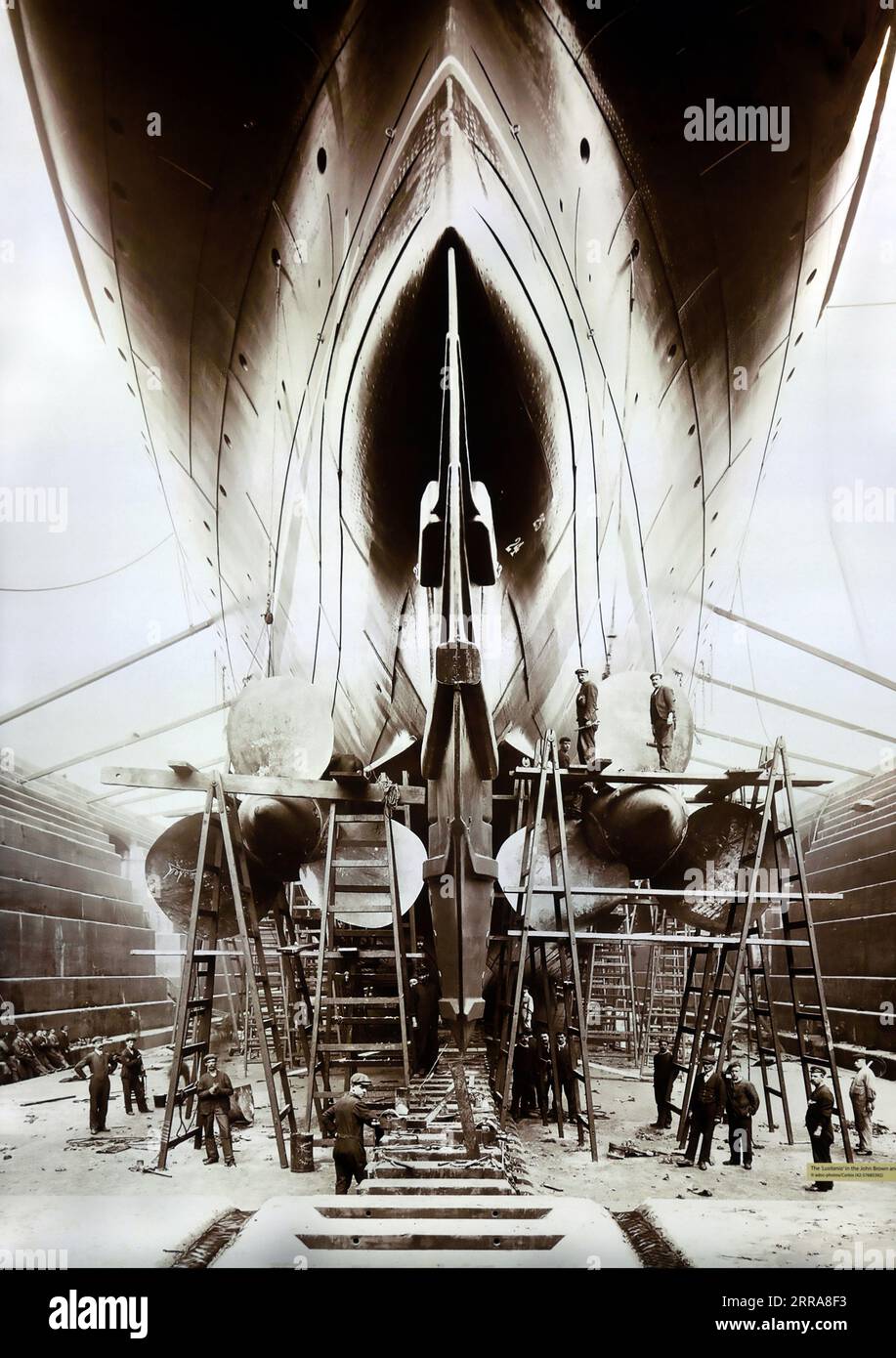 Bau der RMS Lusitania, British Ocean Liner, im Besitz der Cunard Steamship Company, in der John Brown & Co Shipyard oder Boatyard in Clydebank Scotland von 1904 bis 1906 Stockfoto