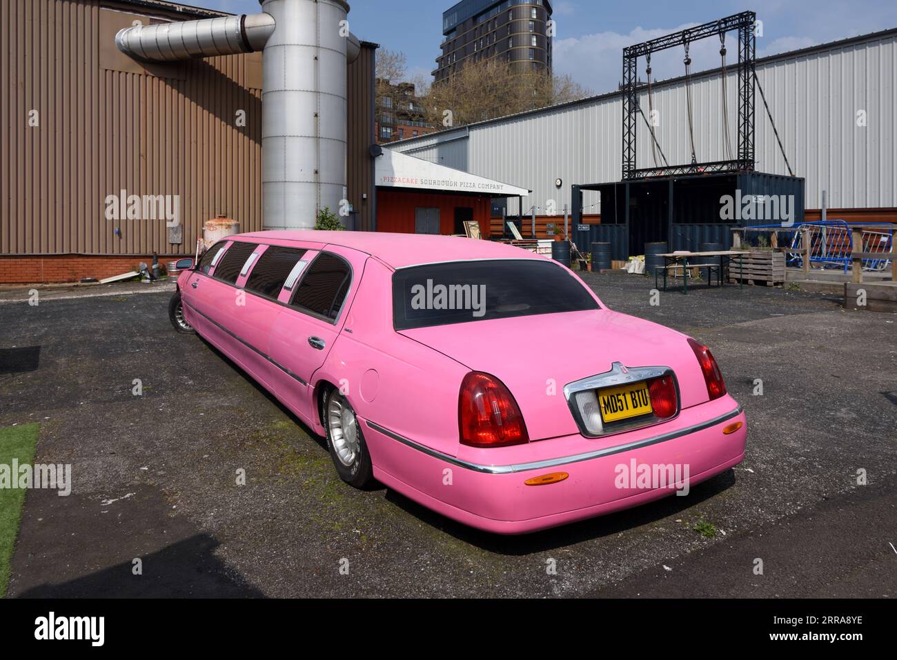 Pink Lincoln Navigator Luxusauto, Stretch Limousine oder Limousine mit langem Radstand Stockfoto