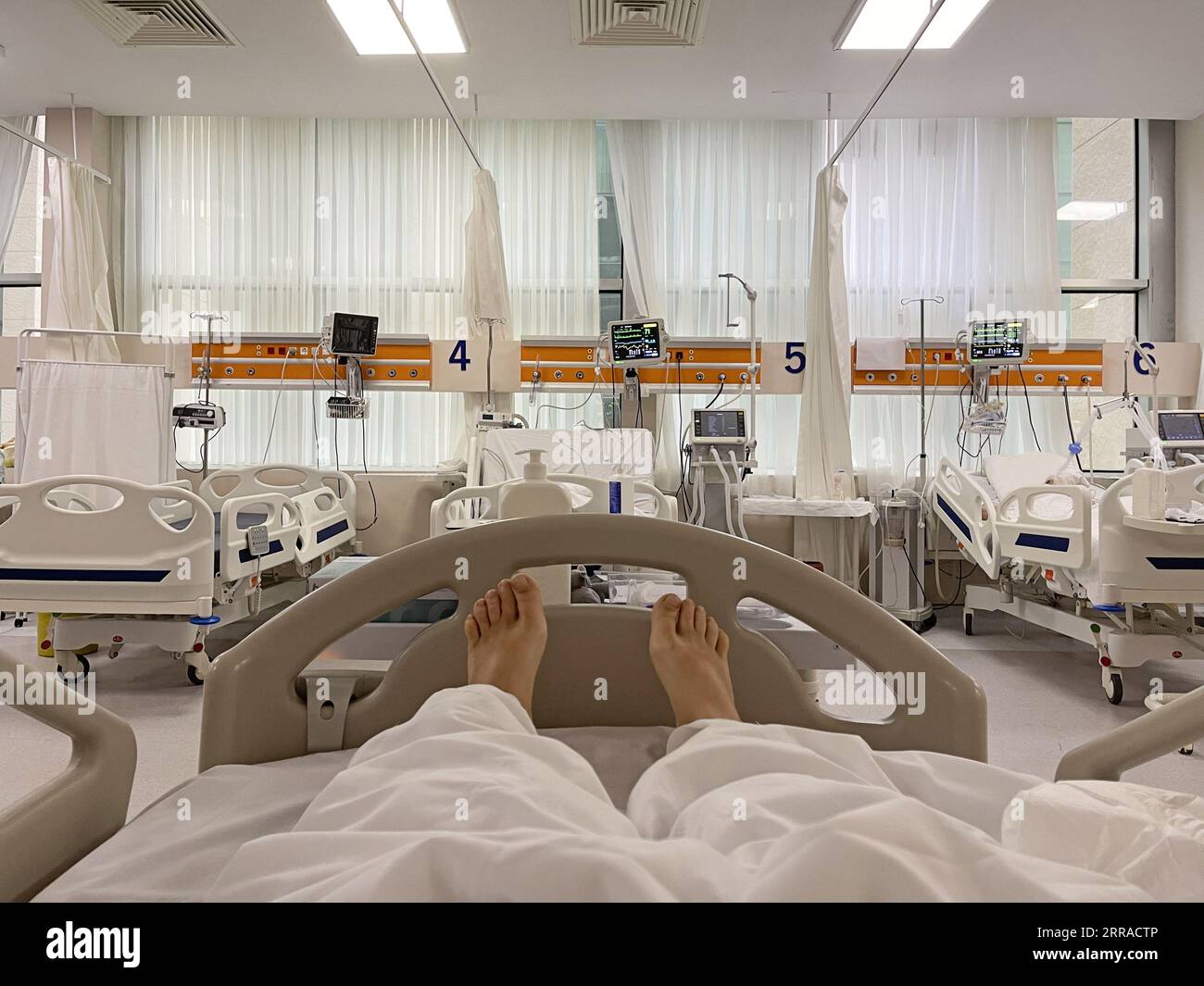 Patienten auf der Intensivstation auf der Krankenhausintensivstation Stockfoto