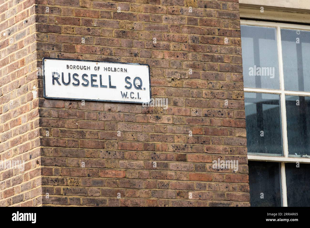 Der Russell Square ist ein großer Gartenplatz in Bloomsbury im Londoner Stadtteil Camden, der überwiegend von der Firma James Burton erbaut wurde. Es ist in der Nähe von Th Stockfoto