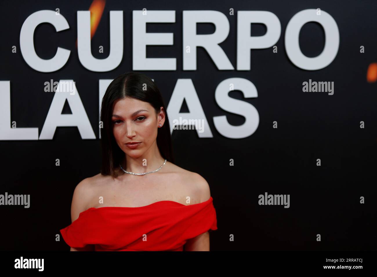 Die spanische Schauspielerin Ursula Corbero, bekannt für ihre Rolle als „Tokio“ in der beliebten Netflix-Serie „La casa de Papel“, wird am Mittwoch, den 6. September 2023, bei einem Fototermin vor der Premiere der neuen Miniserie „El cuerpo en llamas“ (mit dem Titel auf Spanisch) gesehen. darunter spielt er zusammen mit Quim Gutierrez (Out of Frame) in den Capitol-Kinos in Madrid (Spanien). "El cuerpo en llamas" basiert auf einem echten Verbrechen: Dem Erscheinen der verkohlten Leiche eines Mannes im Stausee Foix im Jahr 2017 in Barcelona. Die Untersuchung des Verbrechens der Stadtpolizei ist eine Entdeckung Stockfoto