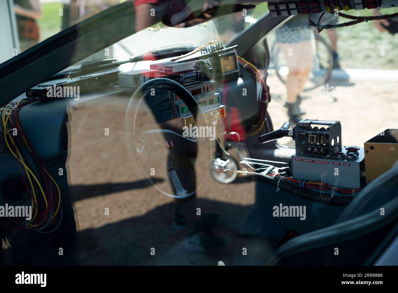 210907 -- WASHINGTON, 7. September 2021 -- Ein DeLorean Motor Company DMC-12 Time Machine Car, das im Film Back to the Future verwendet wurde, ist in Washington, D.C., USA, 6. September 2021 zu sehen. US-WASHINGTON, D.C.-TIME MASCHINENWAGEN LIUXJIE PUBLICATIONXNOTXINXCHN Stockfoto