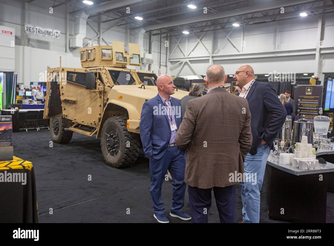 Novi, Michigan – Militärunternehmen disiplay Weapes for the U.S. Army beim Ground Vehicle Systems Engineering & Technology Symposium (GVSETS). Os Stockfoto