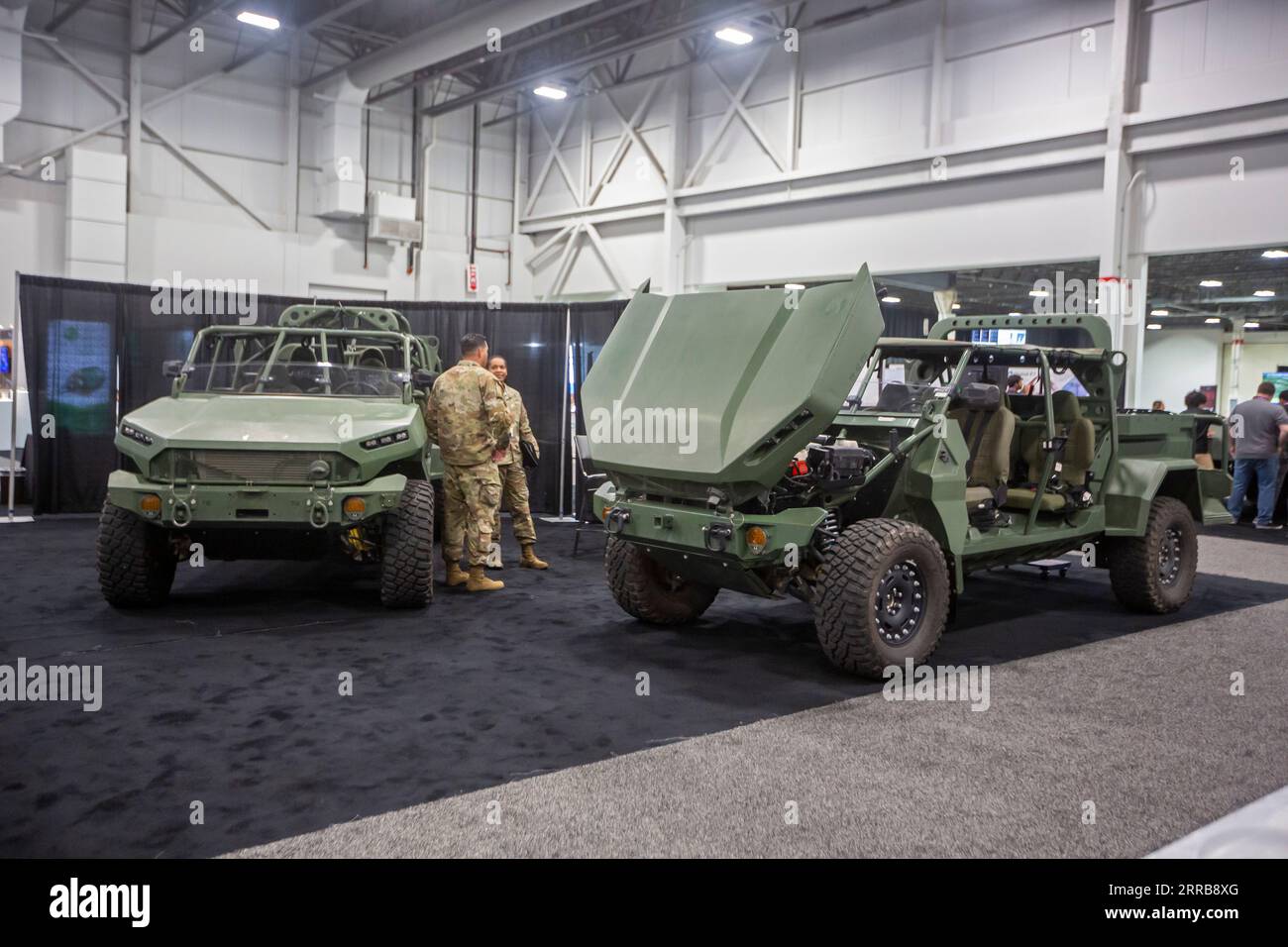 Novi, Michigan – Militärunternehmen disiplay Weapes for the U.S. Army beim Ground Vehicle Systems Engineering & Technology Symposium (GVSETS). Ge Stockfoto