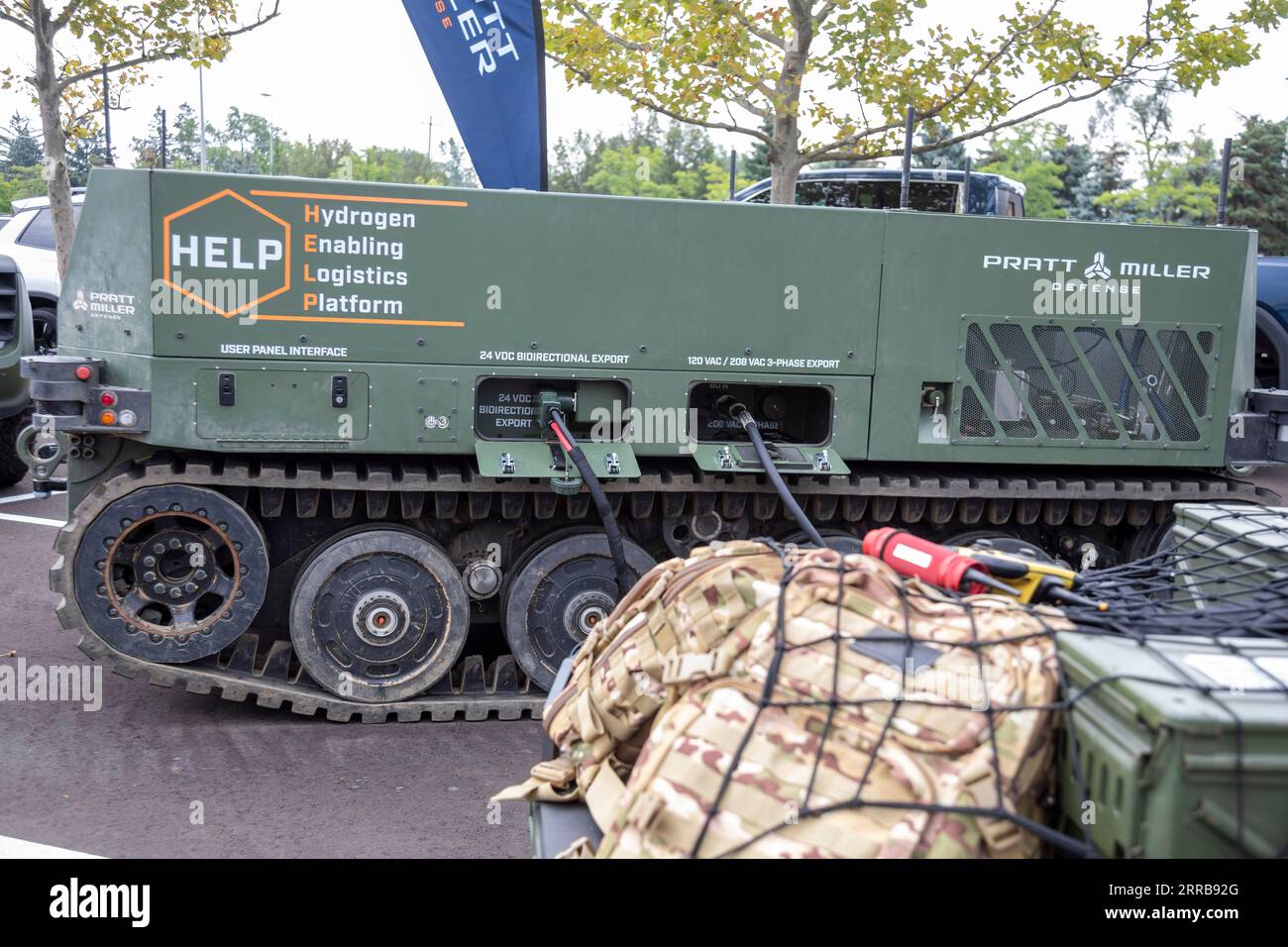 Novi, Michigan – Militärunternehmen disiplay Weapes for the U.S. Army beim Ground Vehicle Systems Engineering & Technology Symposium (GVSETS). Pr Stockfoto