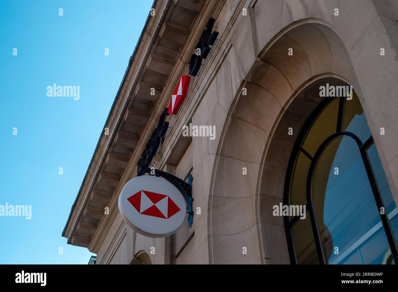 Maidenhead, Berkshire, Großbritannien. September 2023. Eine Bankfiliale von HSBC UK in Maidenhead, Berkshire. HSBC UK hat angekündigt, die Zinssätze für einige ihrer Hypothekenprodukte zu senken. Quelle: Maureen McLean/Alamy Live News Stockfoto