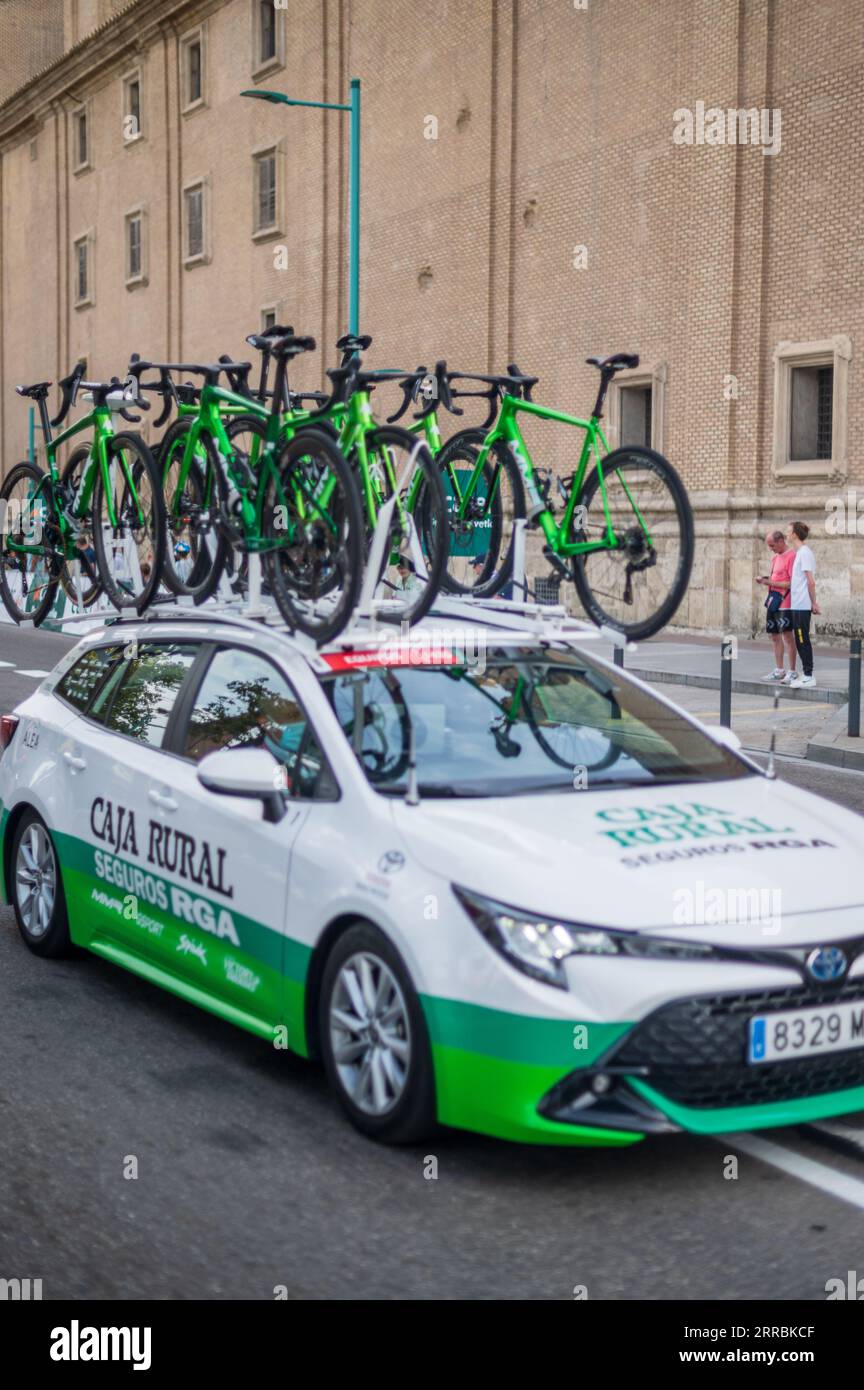 Die 12. Etappe der Vuelta a España, eines der führenden Radrennen im internationalen Kalender, erreicht Zaragoza, Aragon, Spanien, am 7. September Stockfoto